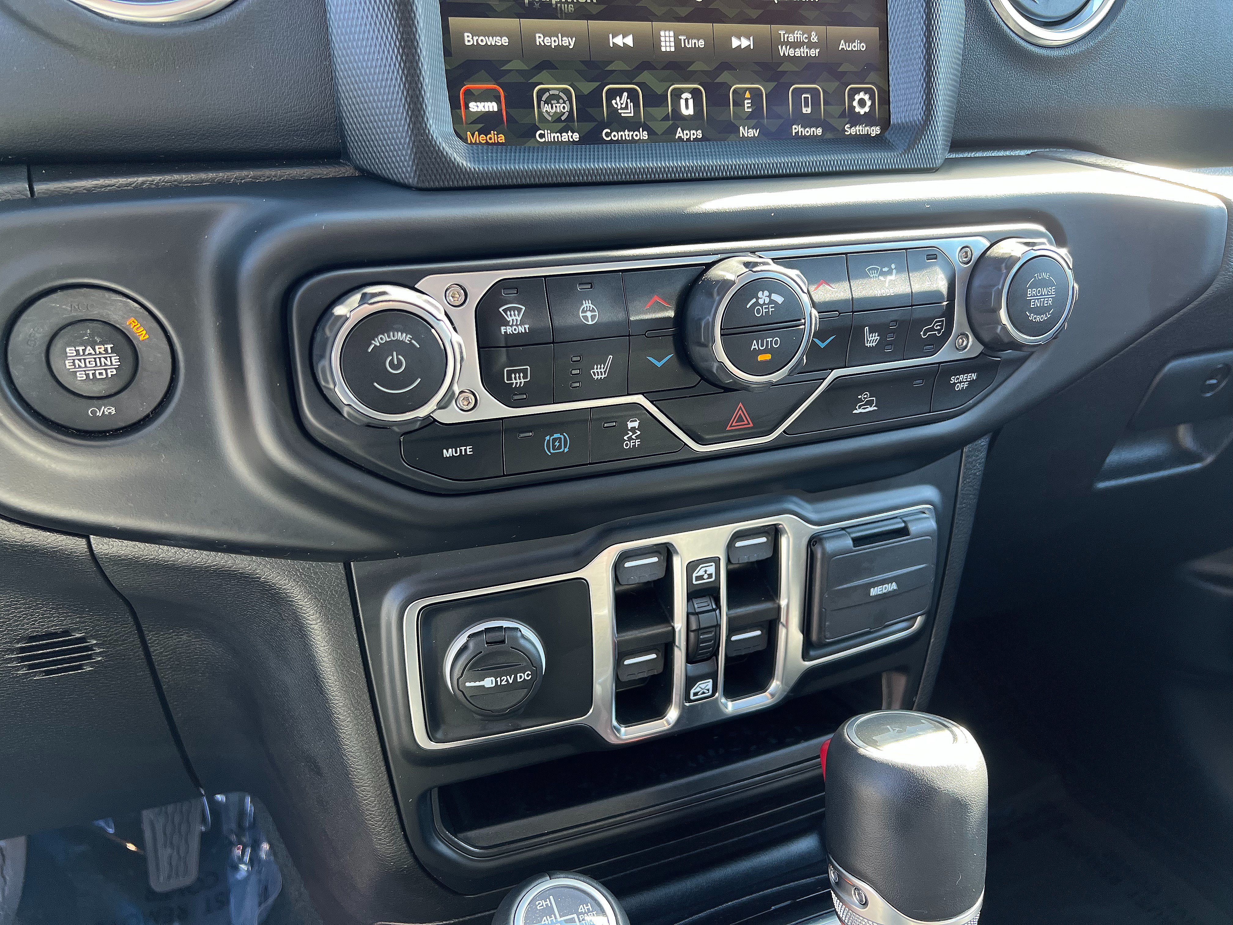 Used 2022 Jeep Wrangler Unlimited Sahara w/ Cold Weather Group AWD/4WD image 16