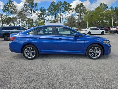 Used 2024 Volkswagen Jetta SE image 3