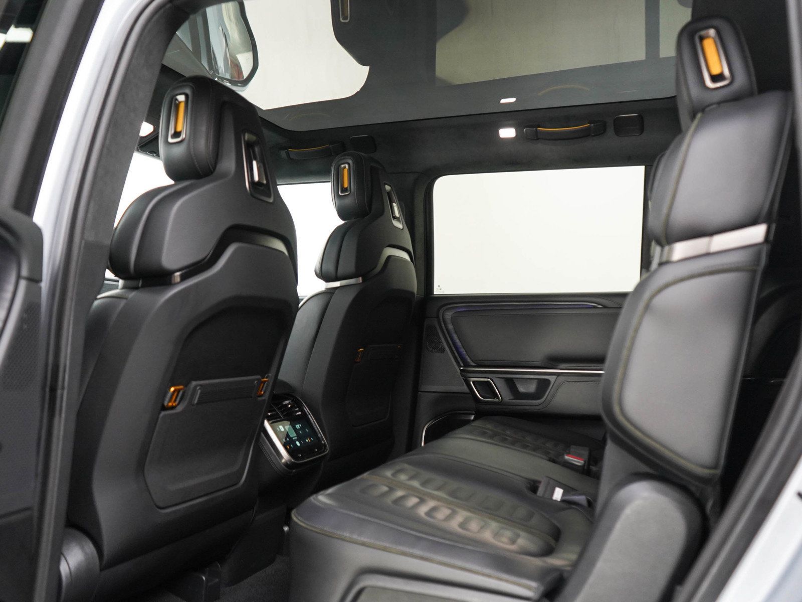 Used 2024 Rivian R1S Adventure Dual AWD/4WD image 18