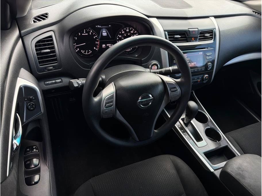 Used 2014 Nissan Altima 2.5 S w/ Display Audio Package FWD image 2
