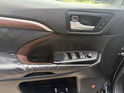 Used 2015 Toyota Highlander Limited Platinum AWD/4WD image 9
