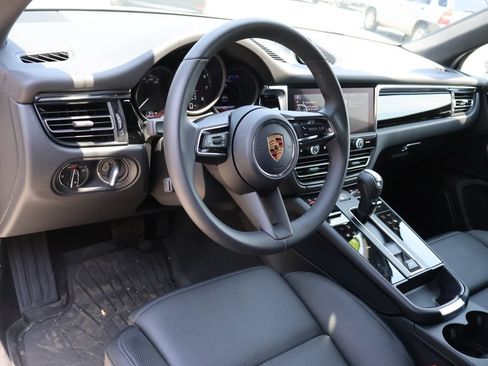 Used 2026 Porsche Macan AWD/4WD image 18