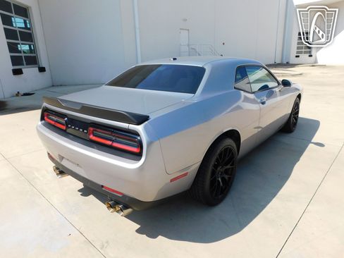 Used 2015 Dodge Challenger SXT w/ Driver Convenience Group RWD image 26