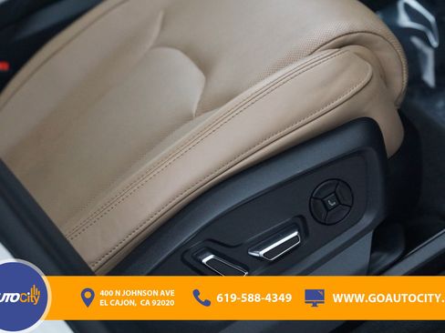 Used 2019 Audi Q8 Prestige w/ Luxury Package AWD/4WD image 16