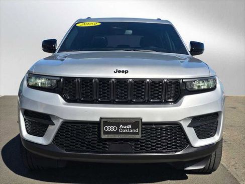 Used 2023 Jeep Grand Cherokee Altitude RWD image 8