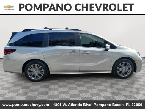 Used 2025 Honda Odyssey Touring image 2