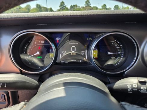Used 2023 Jeep Wrangler Unlimited w/ Convenience Group AWD/4WD image 33