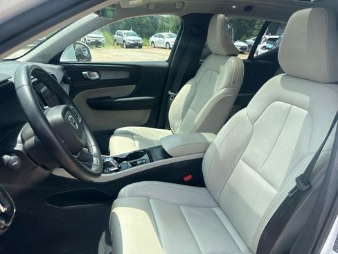 Used 2024 Volvo XC40 B5 Plus AWD/4WD image 16