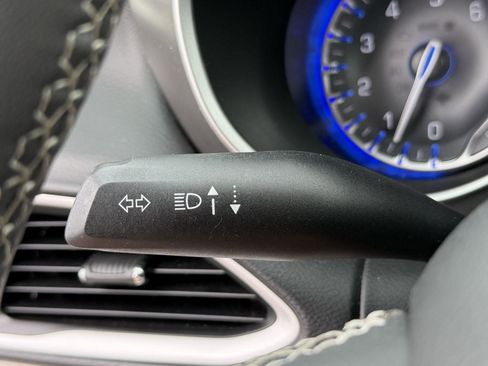 Used 2023 Chrysler Pacifica Touring-L FWD image 18