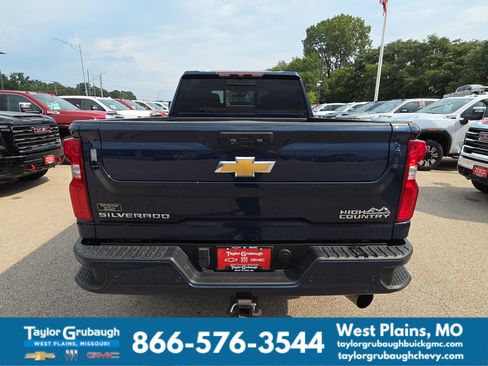 Used 2022 Chevrolet Silverado 2500 High Country AWD/4WD image 7