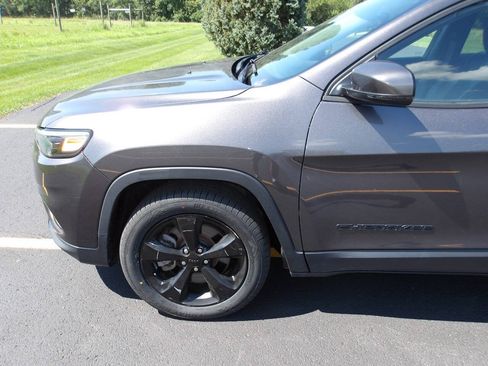 Used 2021 Jeep Cherokee Latitude Plus FWD image 30