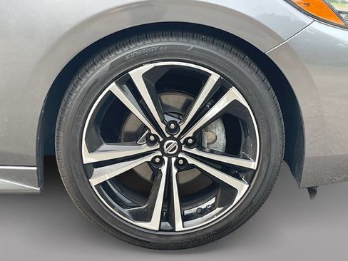Used 2023 Nissan Sentra SR FWD image 9