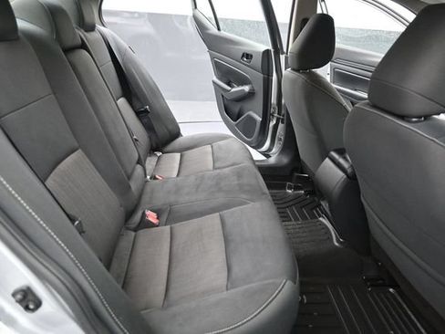 Used 2024 Nissan Altima 2.5 SV FWD image 12