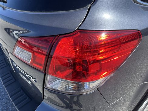 Used 2014 Subaru Outback 2.5i Premium w/ Accessory Value Package (OYS) image 16