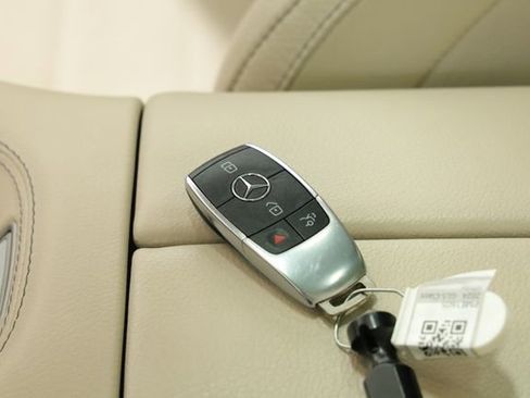 Used 2024 Mercedes-Benz GLS 580 GLS 580 w/ Warmth & Comfort Package image 39