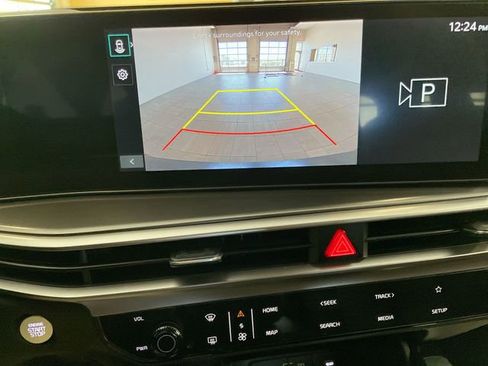 Used 2025 Kia Sorento LX image 23