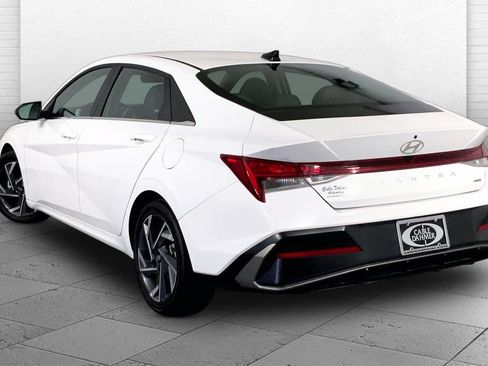 Used 2025 Hyundai Elantra Limited FWD image 11