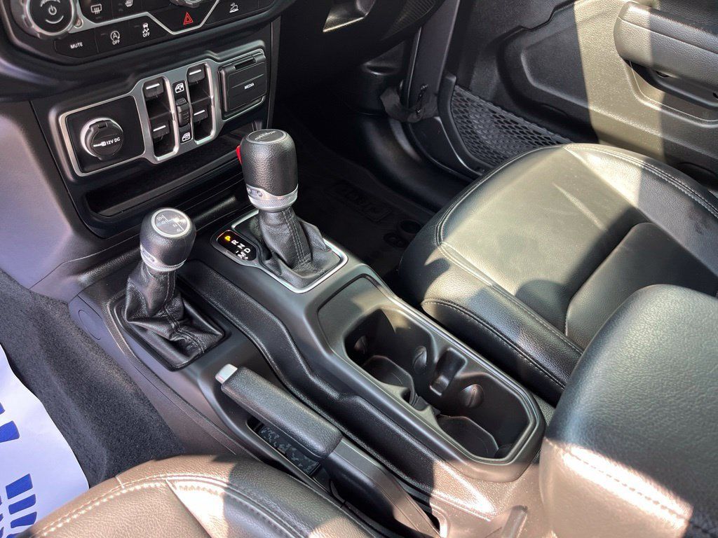 Used 2023 Jeep Gladiator Mojave AWD/4WD image 12