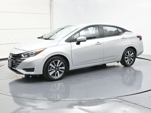 Used 2025 Nissan Versa SV image 1