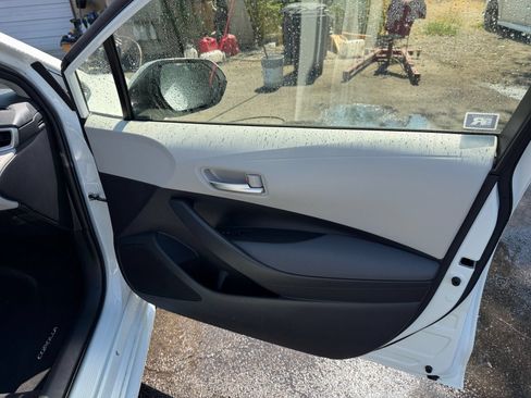 Used 2020 Toyota Corolla LE w/ Carpet Mat Package (TMS) FWD image 17