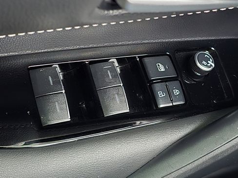 Used 2021 Toyota Corolla SE image 11