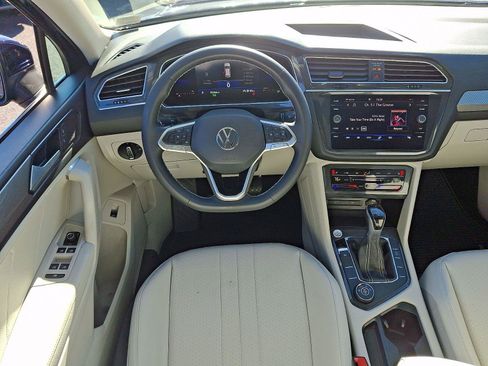 Used 2022 Volkswagen Tiguan SE image 12