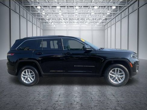 Used 2023 Jeep Grand Cherokee Laredo w/ Luxury Tech Group I AWD/4WD image 4