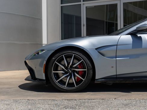 Used 2019 Aston Martin V8 Vantage Coupe RWD image 17
