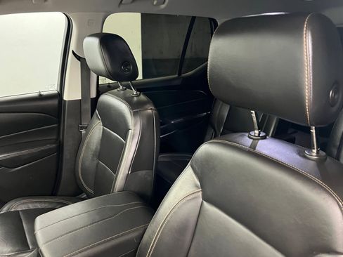 Used 2021 Chevrolet Traverse RS image 17