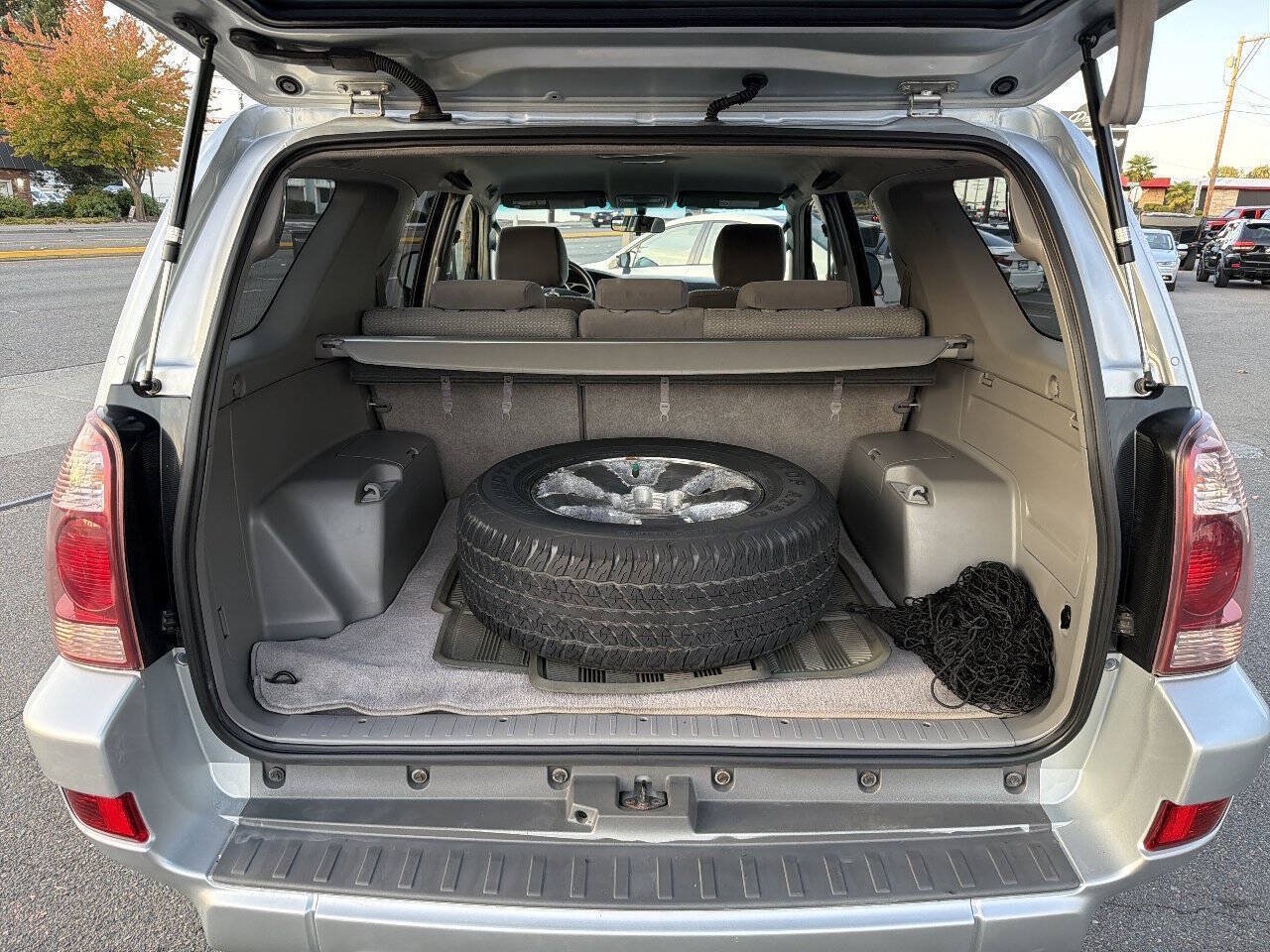 Used 2003 Toyota 4Runner SR5 w/ Preferred Accessory Pkg AWD/4WD image 5