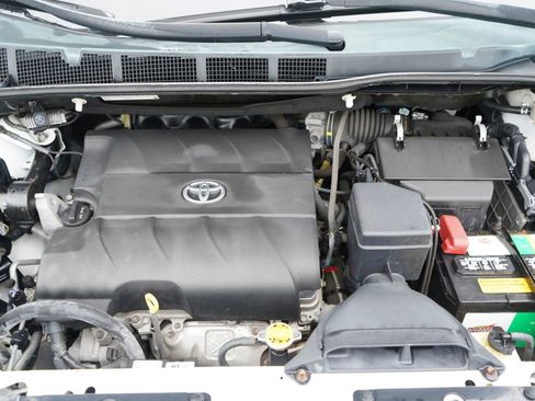 Used 2014 Toyota Sienna SE image 21