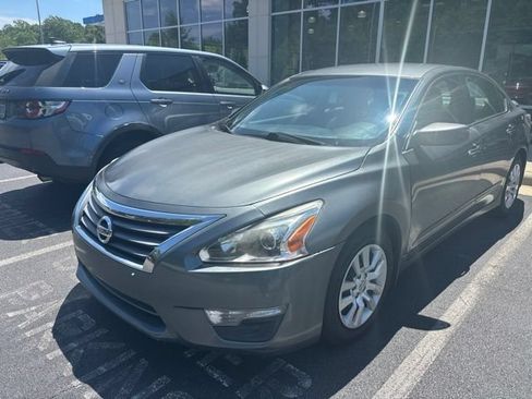 Used 2015 Nissan Altima 2.5 S w/ Power Driver Seat Package FWD image 2