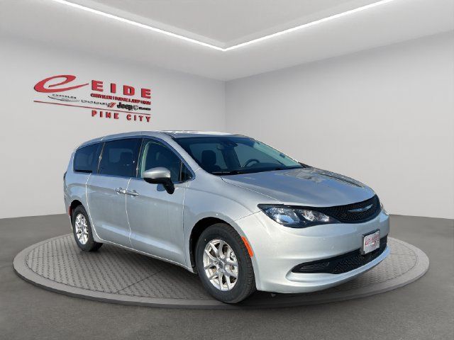 Used 2023 Chrysler Voyager LX FWD image 12