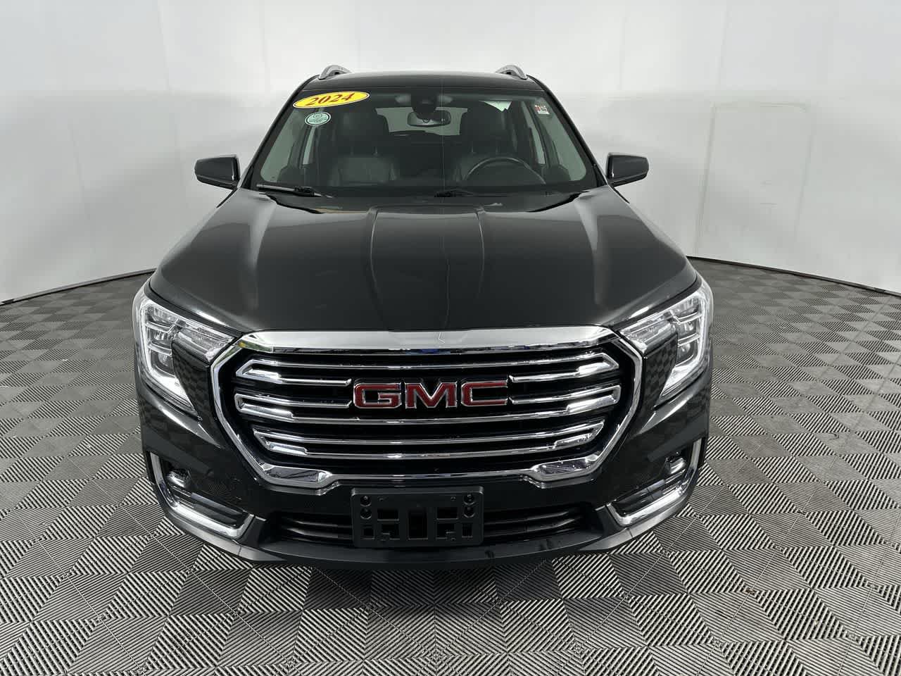 Used 2024 GMC Terrain SLT AWD/4WD image 3