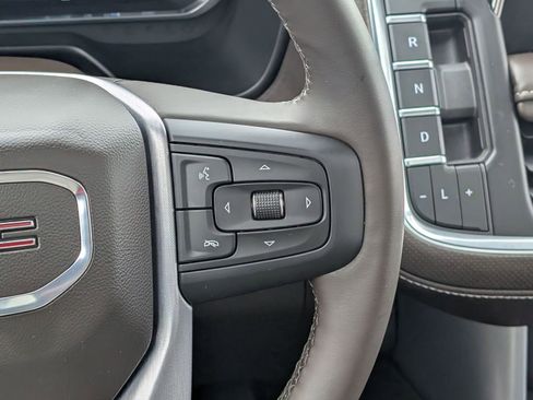 Used 2023 GMC Yukon SLT w/ SLT Premium Package image 16