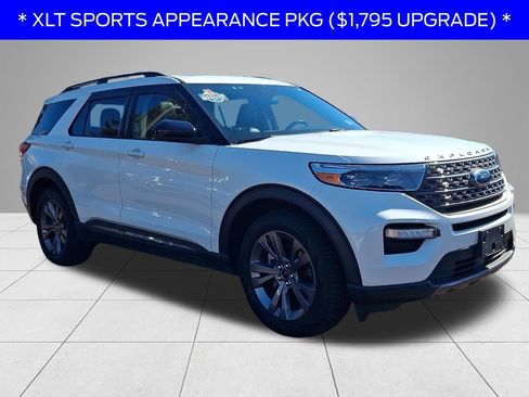 Used 2022 Ford Explorer XLT w/ Equipment Group 202A image 3