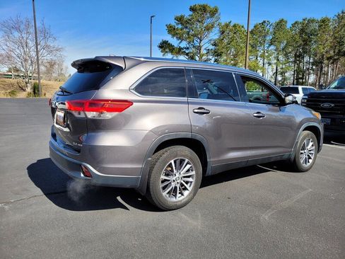 Used 2019 Toyota Highlander XLE image 12