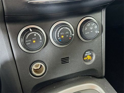 Used 2013 Nissan Rogue SL image 16