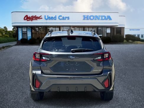 Used 2024 Subaru Crosstrek 2.0i Premium w/ Crosstrek Mirror Package AWD/4WD image 4
