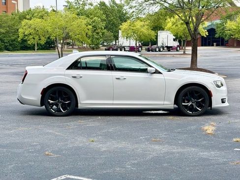 Used 2023 Chrysler 300 Touring L RWD image 9