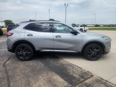 Used 2024 Buick Envision Sport Touring image 4