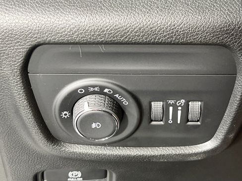 Used 2023 Jeep Grand Cherokee Limited AWD/4WD image 10