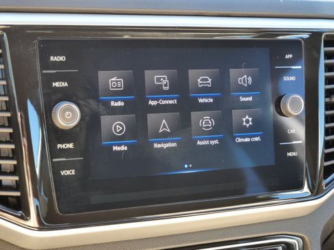 Certified 2022 Volkswagen Atlas Cross Sport SE image 23