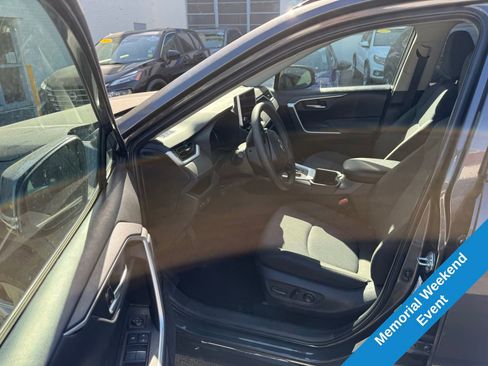 Used 2025 Toyota RAV4 XLE FWD image 8