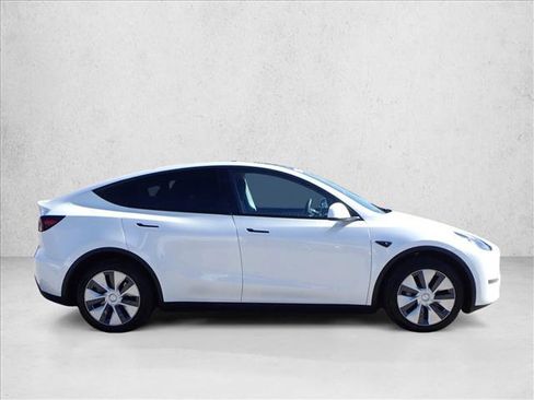 Used 2024 Tesla Model Y Long Range image 5