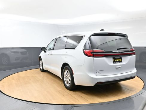 Used 2024 Chrysler Pacifica Touring-L FWD image 44
