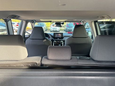Used 2022 Toyota RAV4 XLE image 13