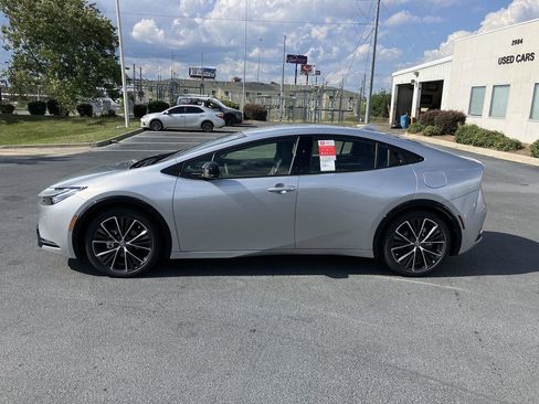 Used 2025 Toyota Prius XLE FWD image 2