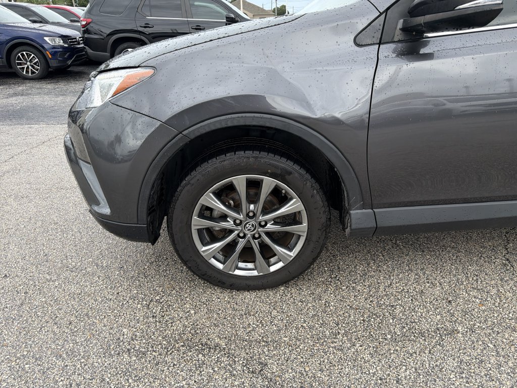 Used 2018 Toyota RAV4 Limited FWD image 35