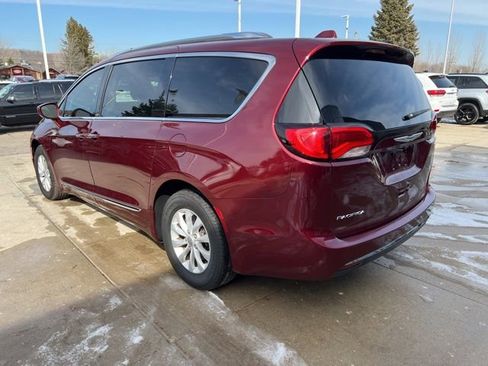 Certified 2019 Chrysler Pacifica Touring-L image 3